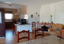 Single-storey house T4 with surrounding land + 3 adjoining rustic lands for sale