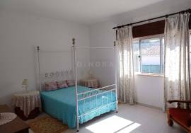 Single-storey house T4 with surrounding land + 3 adjoining rustic lands for sale
