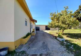Single-storey house T4 with surrounding land + 3 adjoining rustic lands for sale