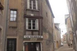 Confolens - Bar/restaurant with licence 4 possible chambres d'hotes or apartments in the centre