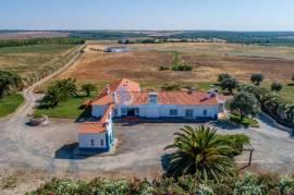 Homeowner in Alentejo, with private airfield, Beja, Ferreira do Alentejo