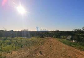 Mixed land for sale with 122.840 m2 and villa T4- Algoz