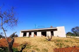 Mixed land for sale with 122.840 m2 and villa T4- Algoz