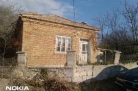 RURAL HOUSE WITH 2250m2 YARD, ONLY 1 HOUR DRIVE FROM VARNA AND AIRPORT, FOR RENOVATION
