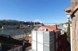 Building for sale in an exclusive area of Porto, next to the Douro