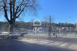 Building for sale in an exclusive area of Porto, next to the Douro