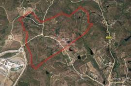 Farm with large building plot (570.000 m²) - Investment opportunity