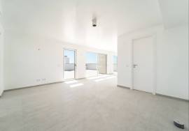 Modern,  4-bedroom apartment with ample terraces