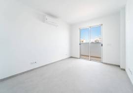 Modern,  4-bedroom apartment with ample terraces