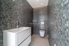 Modern,  4-bedroom apartment with ample terraces