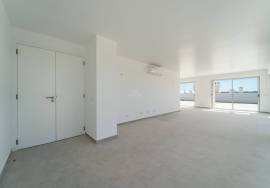 Modern,  4-bedroom apartment with ample terraces