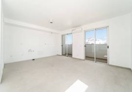 Modern,  4-bedroom apartment with ample terraces