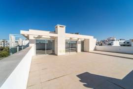 Modern,  4-bedroom apartment with ample terraces