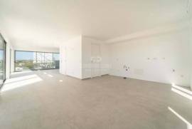 Modern,  4-bedroom apartment with ample terraces