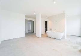 Modern,  4-bedroom apartment with ample terraces