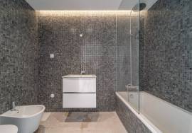 Modern,  4-bedroom apartment with ample terraces