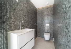 Modern,  4-bedroom apartment with ample terraces