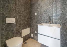 Modern,  4-bedroom apartment with ample terraces
