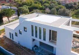 Modern 3+1-bedroom villa with pool – new construction