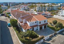 ALBUFEIRA - Building with six apartments in the city center