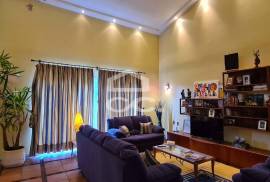 Luxury villa with pool and stunning views minutes from the center of Chaves