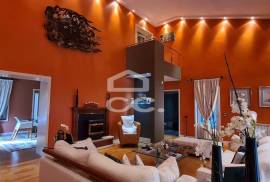 Luxury villa with pool and stunning views minutes from the center of Chaves