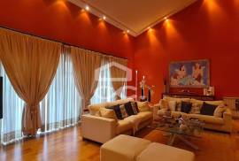 Luxury villa with pool and stunning views minutes from the center of Chaves