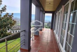 Luxury villa with pool and stunning views minutes from the center of Chaves