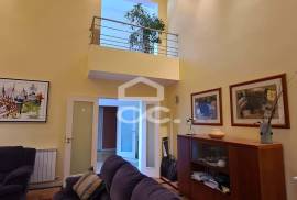 Luxury villa with pool and stunning views minutes from the center of Chaves