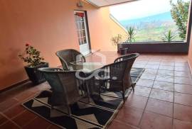Luxury villa with pool and stunning views minutes from the center of Chaves