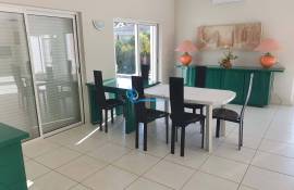 Villa with swimming pool located 100m from Palmares Golf and next to the estuary and beach