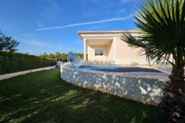 Villa with swimming pool located 100m from Palmares Golf and next to the estuary and beach
