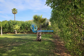 Villa with swimming pool located 100m from Palmares Golf and next to the estuary and beach