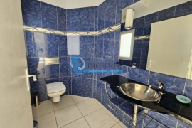 Villa with swimming pool located 100m from Palmares Golf and next to the estuary and beach