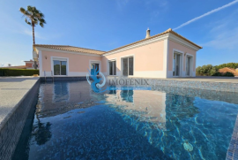 Villa with swimming pool located 100m from Palmares Golf and next to the estuary and beach