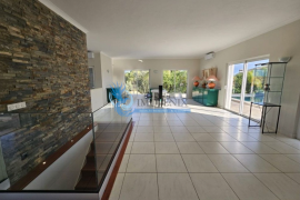 Villa with swimming pool located 100m from Palmares Golf and next to the estuary and beach
