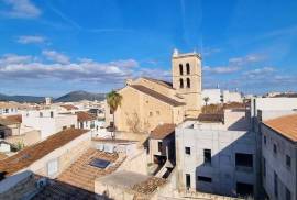 APARTMENT BUILDING WITH PREMISES IN SA POBLA, MALLORCA