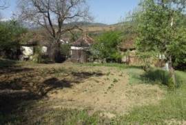 Old country house with spacious plot of land located in a village in the mountains 20 km away from spa and ski resort