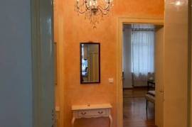 2 rooms 3 beds 1st Floor in downtown Wiesbaden