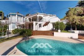 For sale: Villa with three residential units, Caleta de Vélez, Málaga, Andalusia
