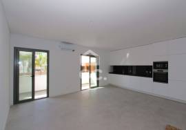 3 bedroom apartment in Pêra with lots of natural light, terrace with barbecue, pool and street views, 2 parking spaces