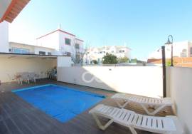 4 bedroom villa with pool and basement, located in Alcantarilha