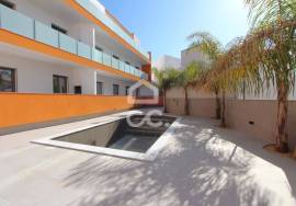2 bedroom apartment in Pêra with lots of natural light, large balcony with barbecue and direct access to the pool.