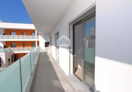 Apartment in Pêra, T1+1 with lots of natural light, balcony with barbecue, pool view and parking space