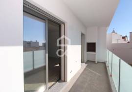 Apartment in Pêra, T3 with lots of natural light, 2 balconies, barbecue space, 2 parking spaces