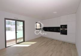Apartment in Pêra, T3 with lots of natural light, 2 balconies, barbecue space, 2 parking spaces
