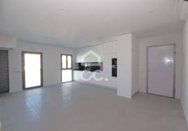 Apartment in Pêra, 2 bedrooms with lots of natural light, barbecue space, balcony and garage