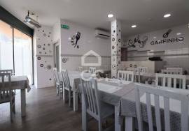 Commercial building with restaurant/barbecue area in Vila Nova de Anços. Commercial building with restaurant/barbecue area in Vila Nova de Anços.