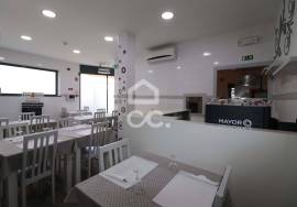 Commercial building with restaurant/barbecue area in Vila Nova de Anços. Commercial building with restaurant/barbecue area in Vila Nova de Anços.