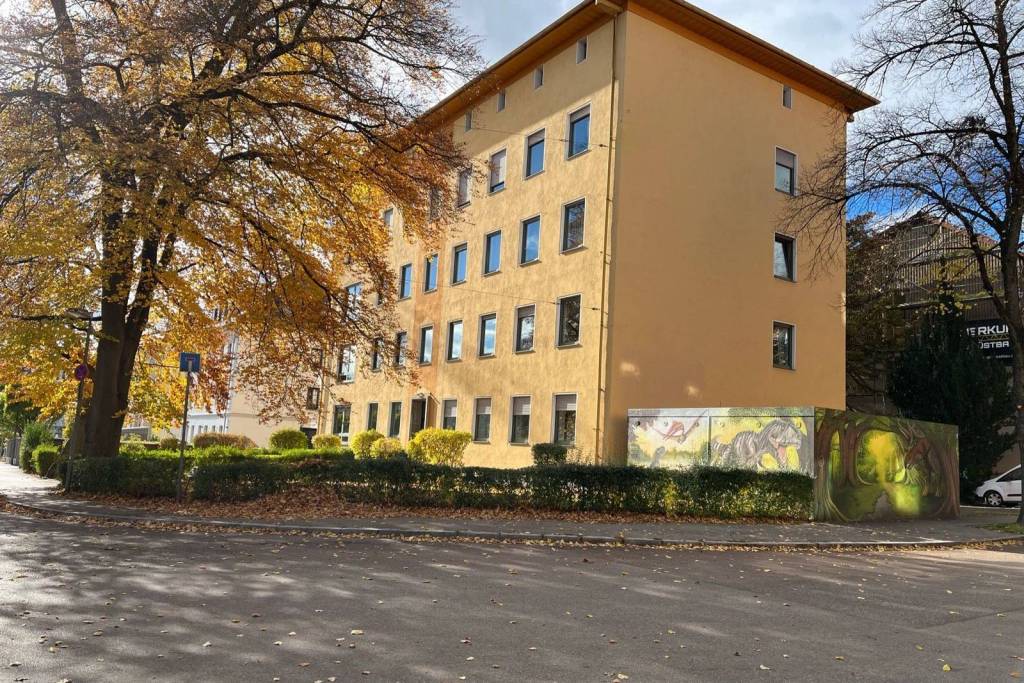 Stunning 3 Bedroom Apartment For Sale in Augsburg